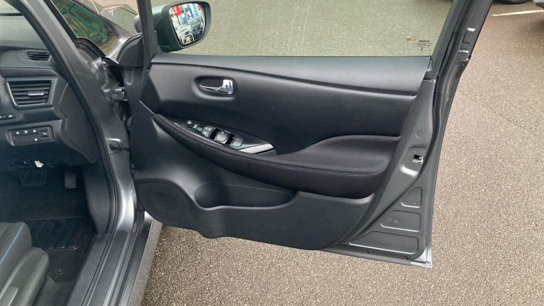 Nissan LEAF 110kW N-Connecta 39kWh 5dr Auto Electric Hatchback